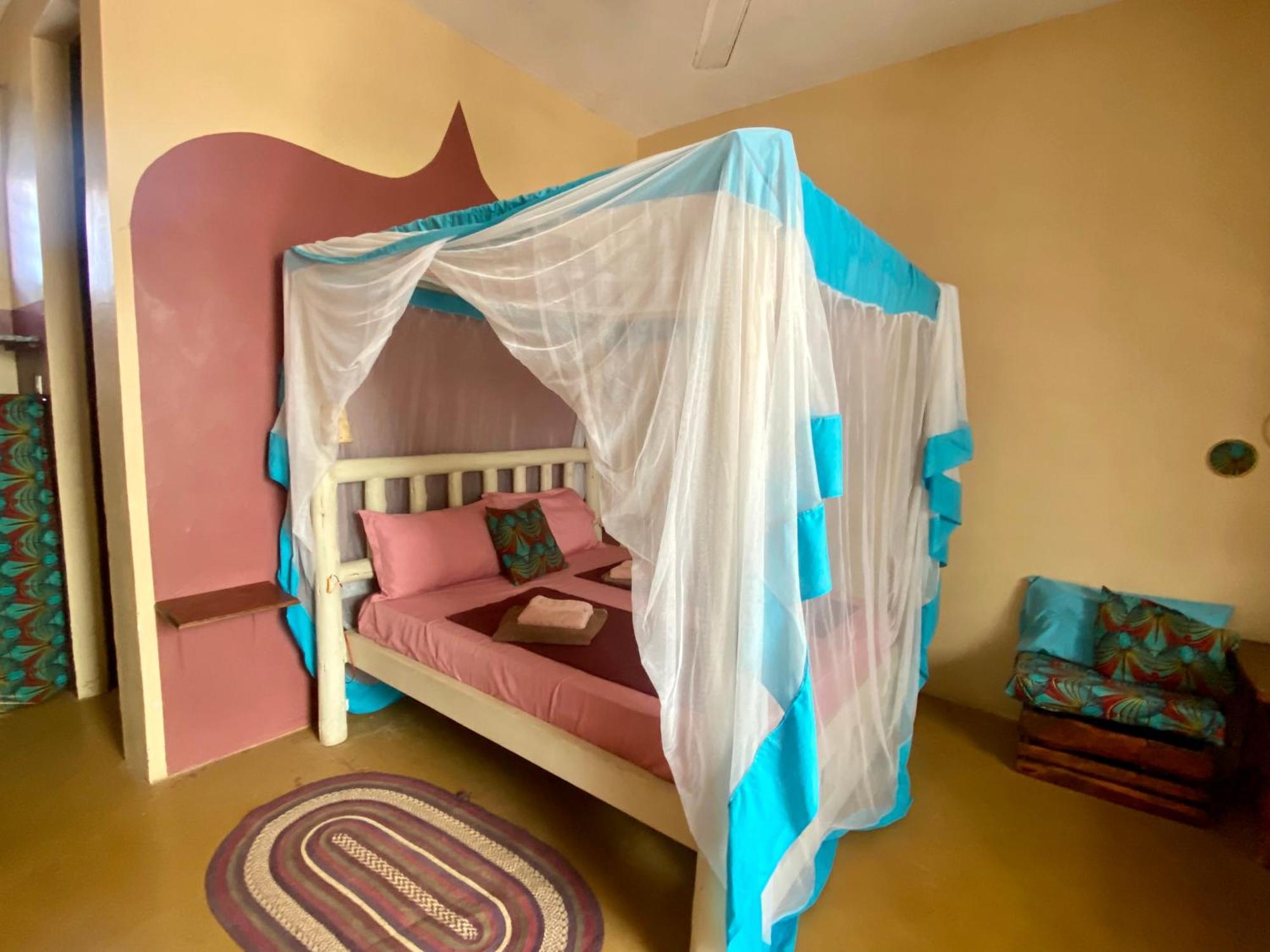 Darwesh Nyumba Lodge Нунгви Экстерьер фото