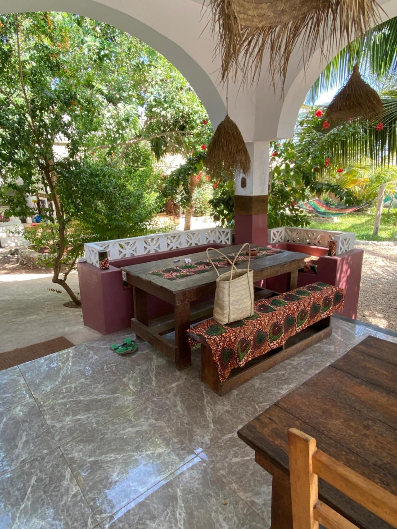 Darwesh Nyumba Lodge Нунгви Экстерьер фото